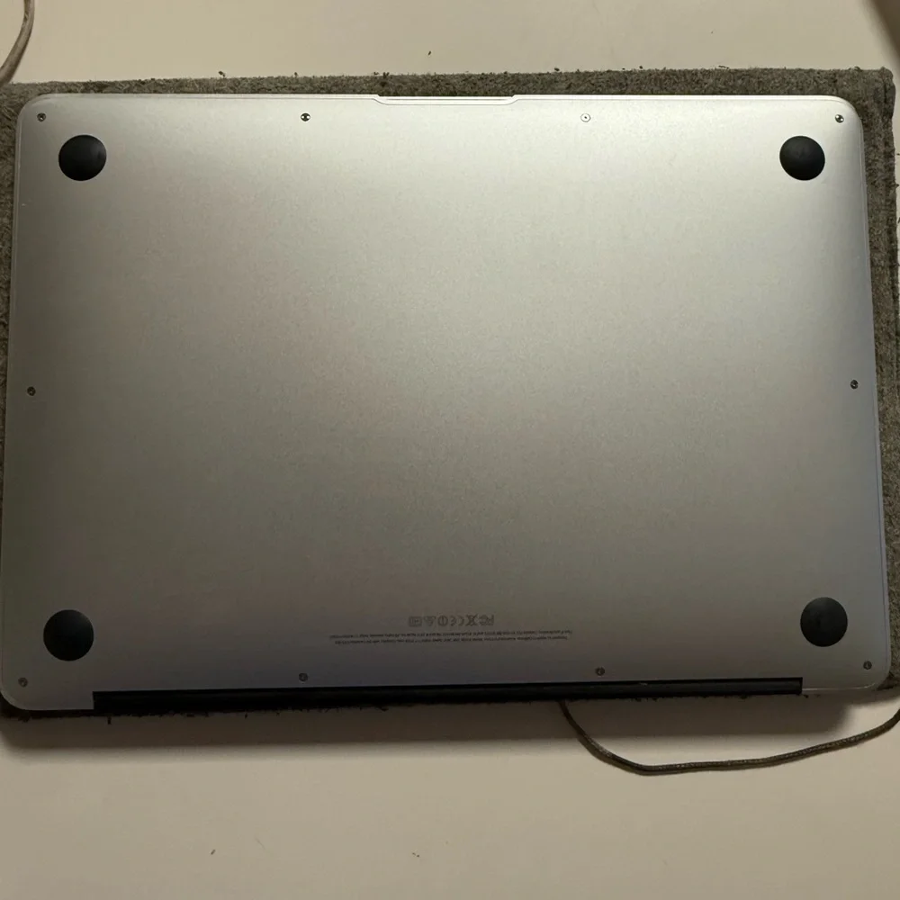 Apple MacBook Air 2014 - Silver 8gb ram 128gb ssd